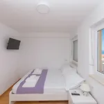 Marla Apartman *