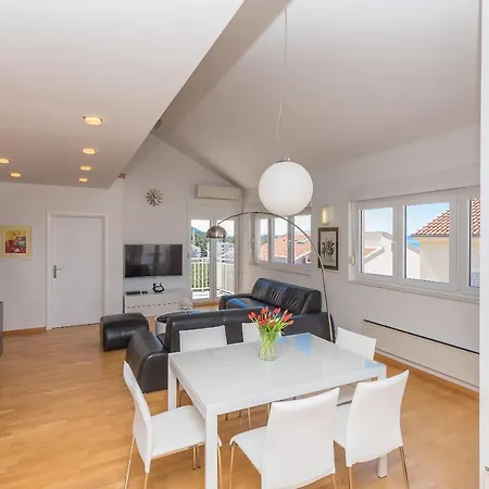 Marla Daire Makarska