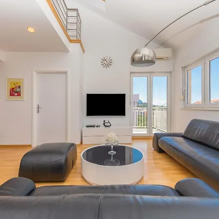 Marla Apartment Makarska