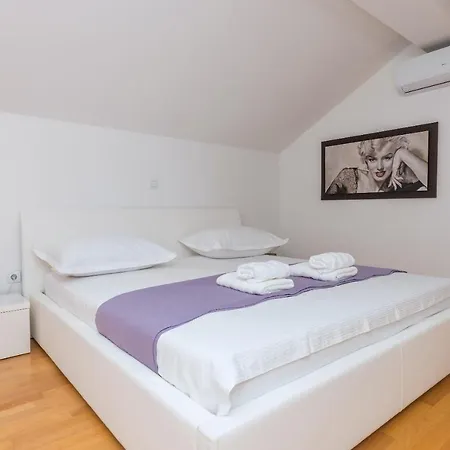 Marla Apartment Makarska